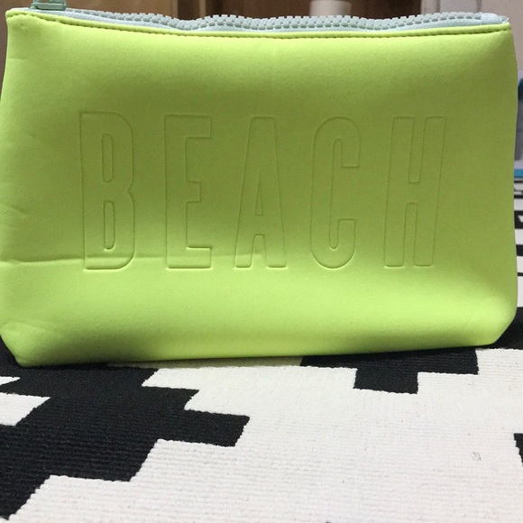 Victoria's Secret Handbags - Victoria’s Secret Neon Green Neoprene zip bag Victoria's Secret Handbags - Victoria’s Secret Neon Green Neoprene zip bag